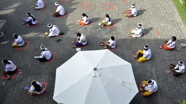 Suasana Perayaan Hari Raya Saraswati di Bali