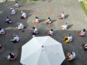 Suasana Perayaan Hari Raya Saraswati di Bali