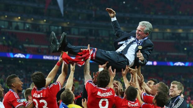 LONDON, ENGLAND - MAY 25:  Head Coach Jupp Heynckes of Bayern Muenchen is thrown into the air by his players after winning the UEFA Champions League final match against Borussia Dortmund at Wembley Stadium on May 25, 2013 in London, United Kingdom.  (Photo by Alex Livesey/Getty Images)