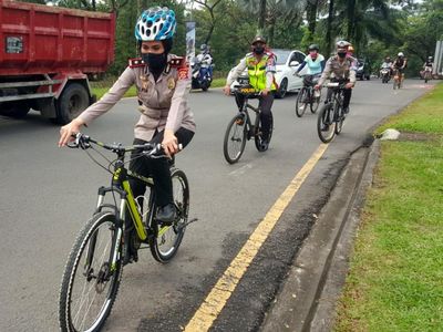 Keren! Polisi di Babakan Madang Patroli Pakai Sepeda