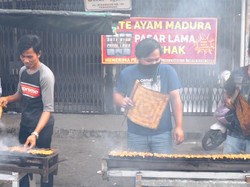 Cicip Sate Ayam Legendaris H Ishak di Pasar Lama Tangerang