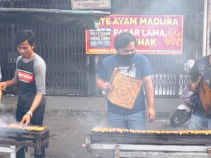 Cicip Sate Ayam Legendaris H Ishak di Pasar Lama Tangerang Cicip Sate Ayam Legendaris H Ishak di Pasar Lama Tangerang