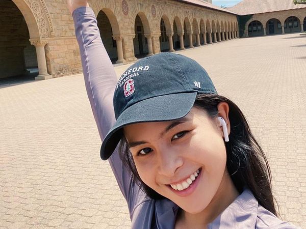 7 Potret Maudy Ayunda yang Live Instagramnya Bikin Heboh