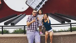 Foto: Beda Tinggi Sangat Jauh, Pasangan Ini Sering Dikira Ayah dan Anak