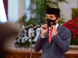 Jokowi Pimpin Apel Kehormatan dan Renungan Suci di TMP Kalibata