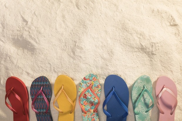 Penggunaan sandal jepit di luar ruangan kaki akan langsung terpapar sinar matahari yang membuat kaki kering.