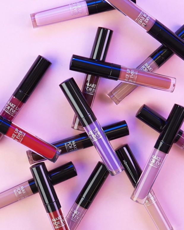 Makeup For Ever Artist Liquid Matte memberikan ketahanan lama sampai 20 jam.