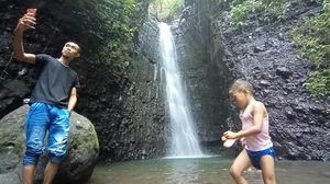 Foto: Kesejukan Alami Air Terjun Kedung Gender di Kudus