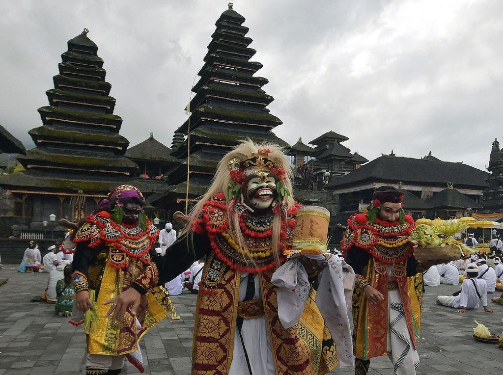 Penataan Pura Besakih Dimulai, Telan Biaya Rp 387 M Penataan Pura Besakih Dimulai, Telan Biaya Rp 387 M