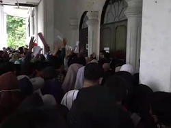 Calon Mahasiswa Baru Berkerumun Daftar UTBK, 1 Orang Reaktif