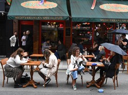 Warga Inggris Happy Pub dan Cafe Buka Lagi, Daya Beli Pun Terkerek