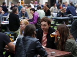 Inggris Minta Warganya Kurangi Merokok, Diganti Pakai Vape