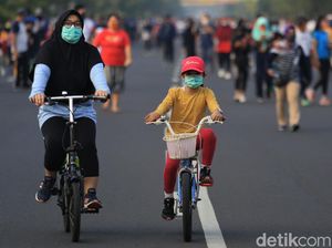 Alasan Ortu Bawa Anak di CFD Jl Gajah Mada: Daripada Tidur Melulu Alasan Ortu Bawa Anak di CFD Jl Gajah Mada: Daripada Tidur Melulu