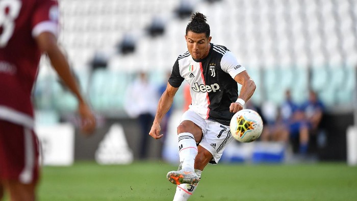 TURIN, ITALY - JULY 04:  Cristiano Ronaldo of Juventus scores a goal during the Serie A match between Juventus and Torino FC at Allianz Stadium on July 4, 2020 in Turin, Italy.  (Photo by Valerio Pennicino/Getty Images )