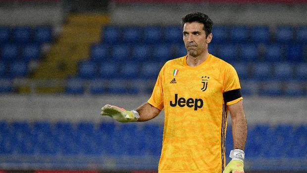 ROME, ITALY - JUNE 17: Gianluigi Buffon of Juventus looks on during the Coppa Italia Final match between Juventus and SSC Napoli at Olimpico Stadium on June 17, 2020 in Rome, Italy.  (Photo by Marco Rosi/Getty Images)