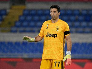 Buffon Kena Sanksi Denda Gegara Maki-maki Rekan Setim