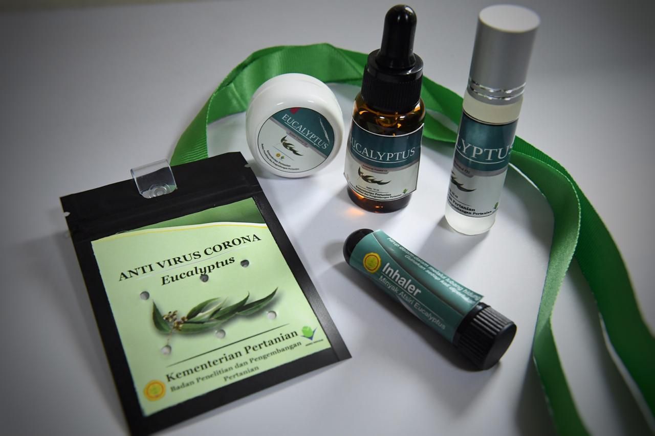 Kementerian Pertanian (Kementan) telah meluncurkan produk yang diklaim antivirus Corona. Produk tersebut berbasis eucalyptus. Bergini penampakannya: