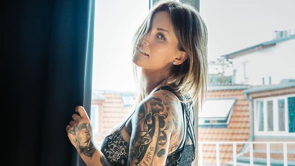 Foto: Wanita yang Menyesal karena Punya Tato Nazi di Selangkangan