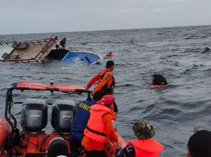 Kapal Guide di Buton Nyaris Tenggelam Dihantam Ombak, 5 Orang Dievakuasi