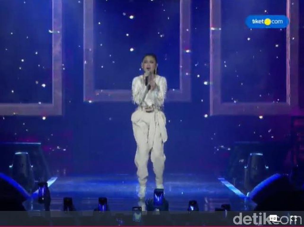 Mengenang Kembali Konser Rossa Tegar 2.0 Mengenang Kembali Konser Rossa Tegar 2.0