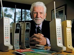 Pencipta Ponsel Ramal HP Masa Depan Bisa Ditanam di Tubuh Manusia