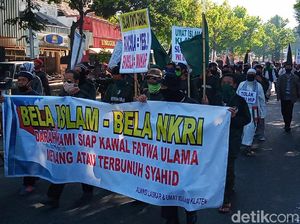 Massa Tolak RUU HIP dan PIP Long March ke DPRD Klaten Massa Tolak RUU HIP dan PIP Long March ke DPRD Klaten