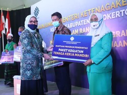 Kemnaker Salurkan Program Refocusing untuk Pesantren, UMKM & Wirausaha