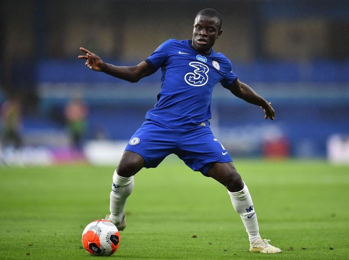 LONDON, ENGLAND - JULY 04: NGolo Kante of Chelsea controls the ball during the Premier League match between Chelsea FC and Watford FC at Stamford Bridge on July 04, 2020 in London, England. Football Stadiums around Europe remain empty due to the Coronavirus Pandemic as Government social distancing laws prohibit fans inside venues resulting in all fixtures being played behind closed doors. (Photo by Glyn Kirk/Pool via Getty Images)