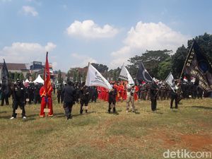 Massa PA 212 dkk Baca 5 Ikrar Ganyang Komunis saat Apel, Ini Isinya Massa PA 212 dkk Baca 5 Ikrar Ganyang Komunis saat Apel, Ini Isinya