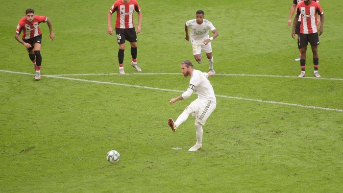 BILBAO, SPAIN - JULY 05: Sergio Ramos of Real Madrid scores a penalty for his teams first goal during the La Liga match between Athletic Club and Real Madrid CF at San Mames Stadium on July 05, 2020 in Bilbao, Spain. Football Stadiums around Europe remain empty due to the Coronavirus Pandemic as Government social distancing laws prohibit fans inside venues resulting in all fixtures being played behind closed doors. (Photo by Juan Manuel Serrano Arce/Getty Images)