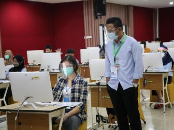 Potret UTBK Saat Pandemi Corona, Peserta Pakai Masker-Face Shield