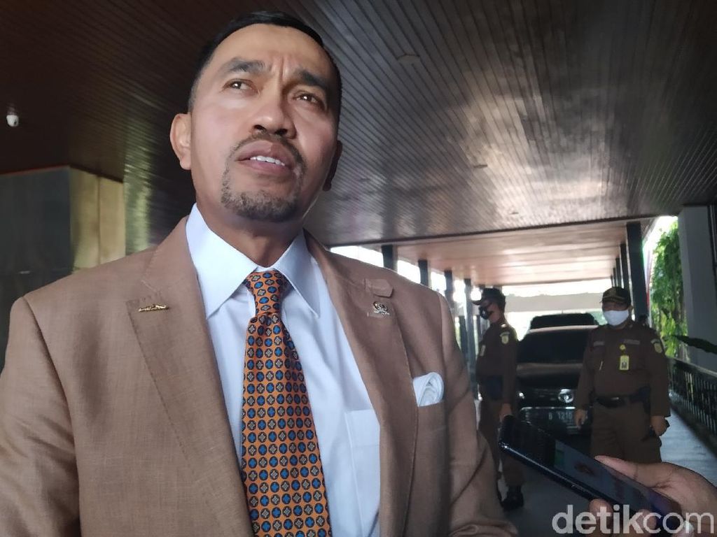 Sahroni: Ada yang Tidak Suka NasDem Kendarai Formula E Sahroni: Ada yang Tidak Suka NasDem Kendarai Formula E