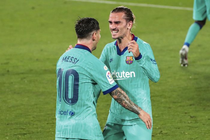 Antoine Griezmann Barcelonas Antoine Griezmann, right, is congratulated by teammate Lionel Messi after scoring his side third goal during the Spanish La Liga soccer match between FC Barcelona and Villareal at La Ceramica stadium in Villareal, Spain, Sunday, July 5, 2020. (AP Photo/Jose Miguel Fernandez)