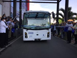 TransJ Uji Coba 2 Unit Bus Listrik Rute Blok M-Balai Kota Selama 3 Bulan