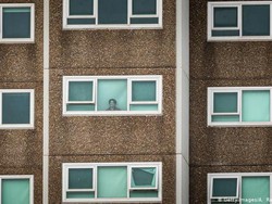 Kasus COVID-19 Melonjak, Sejumlah Negara Kembali Terapkan Lockdown Lokal