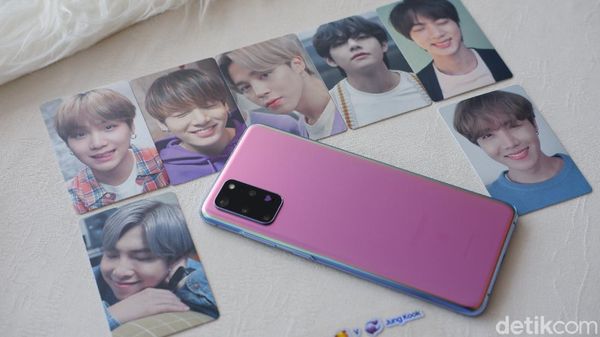 Unboxing Galaxy S20+ BTS Edition yang Siap Bikin Gemas Para ARMY