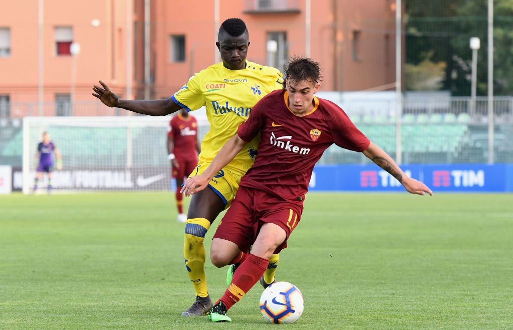 MILAN, ITALY - JULY 05:  Danilo D Ambrosio of FC Internazionale competes for the ball with Musa Barrow of Bologna FC during the Serie A match between FC Internazionale and Bologna FC at Stadio Giuseppe Meazza on July 5, 2020 in Milan, Italy.  (Photo by Marco Luzzani/Getty Images)