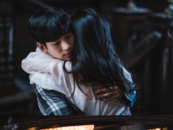 Its Okay to Not Be Okay Episode 6: Kim Soo Hyun Nangis, Rating Naik
