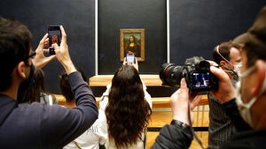 Kembali Dibuka, Museum Louvre Diserbu Wisatawan