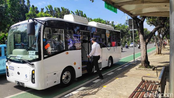 Keren! TransJ Uji Coba Bus Listrik di Ibu Kota