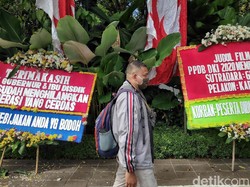 Kantor Dibanjiri Bunga Kekecewaan, Kebijakan PPDB Anies Disorot Dewan