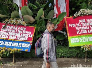 Kantor Dibanjiri Bunga Kekecewaan, Kebijakan PPDB Anies Disorot Dewan Kantor Dibanjiri Bunga Kekecewaan, Kebijakan PPDB Anies Disorot Dewan