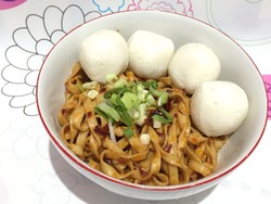 Mami Lana Kitchen: Mee Pok Nikmat Plus Bakso Ikan yang Kenyal Gurih