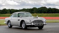 Mobil James Bond Lengkap dengan Fiturnya seperti di Film Dijual