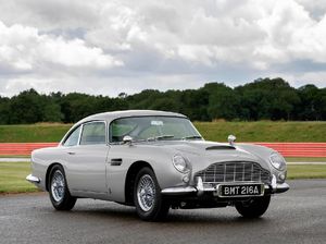 Mobil James Bond Lengkap dengan Fiturnya seperti di Film Dijual
