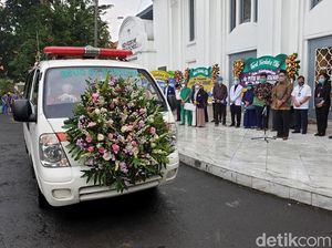 Momen Pelepasan Jenazah Dokter PPDS yang Gugur Terpapar Corona