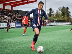 Pemain AC Milan Ini Berprofesi Sebagai Dokter, Jahit Luka Sendiri Saat Cedera