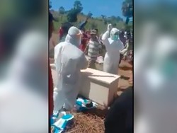 Video Peti Jenazah Covid-19 Dibongkar Paksa Keluarga di Sulsel