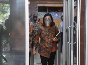 Potret Sri Mulyani Pakai Face Shield Potret Sri Mulyani Pakai Face Shield