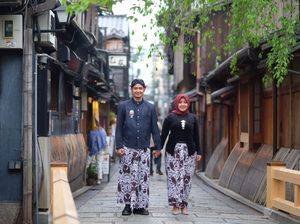 Viral Calon Pengantin Foto Prewedding di Jepang Pakai Baju Adat Jawa Viral Calon Pengantin Foto Prewedding di Jepang Pakai Baju Adat Jawa